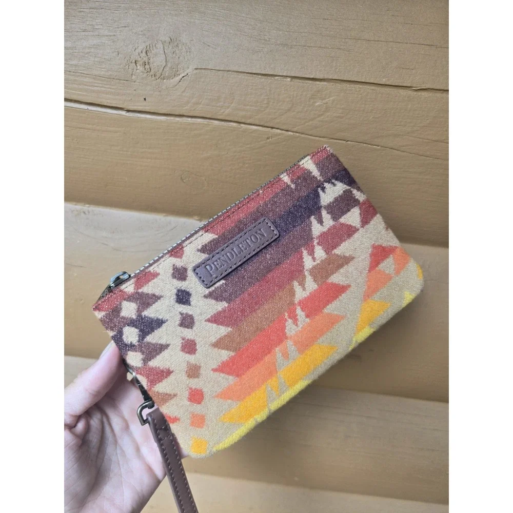 Pendleton Three Pocket Wool Leather Wristlet Southwestern Aztec Print NWOT